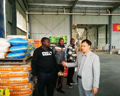 Khách hàng châu Phi thăm hội thảo sản xuất thức ăn cho heo Parkson